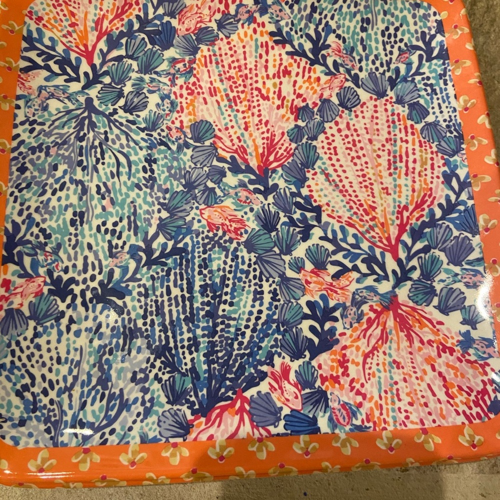 Lilly Pulitzer melamine plates - Picture 2 of 3